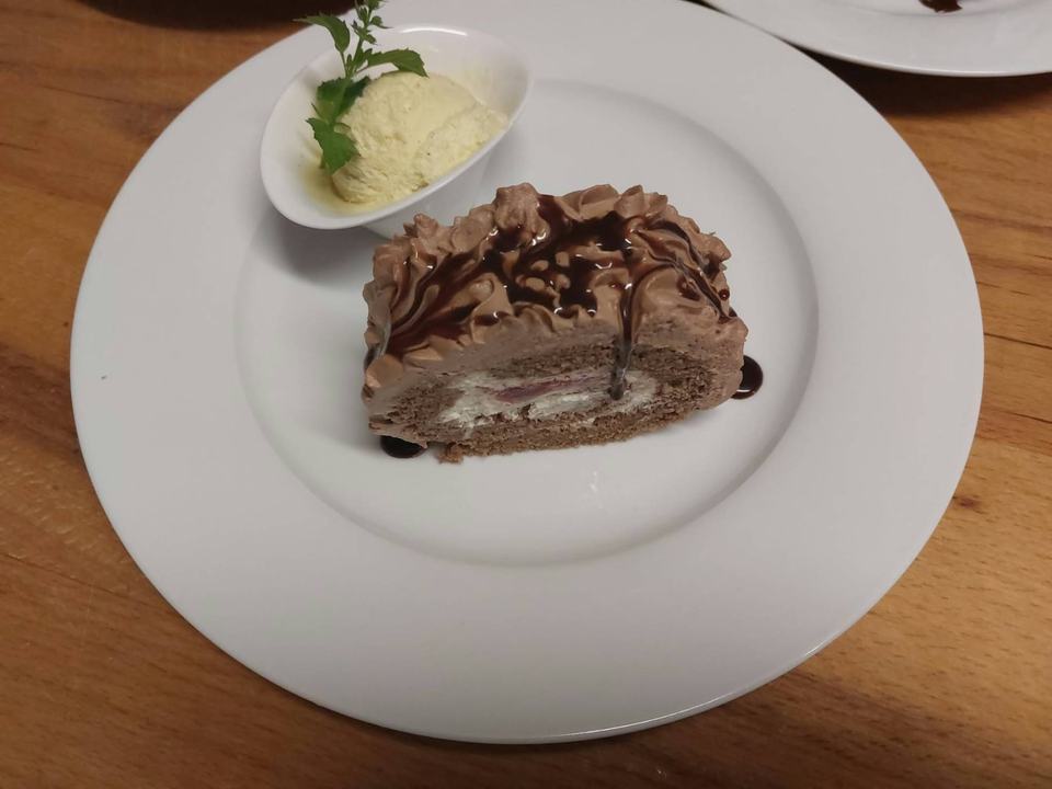 Čokoládová roláda so zmrzlinou