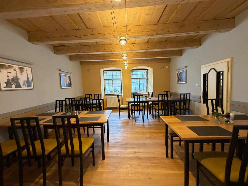 Der geräumige Restaurantsaal