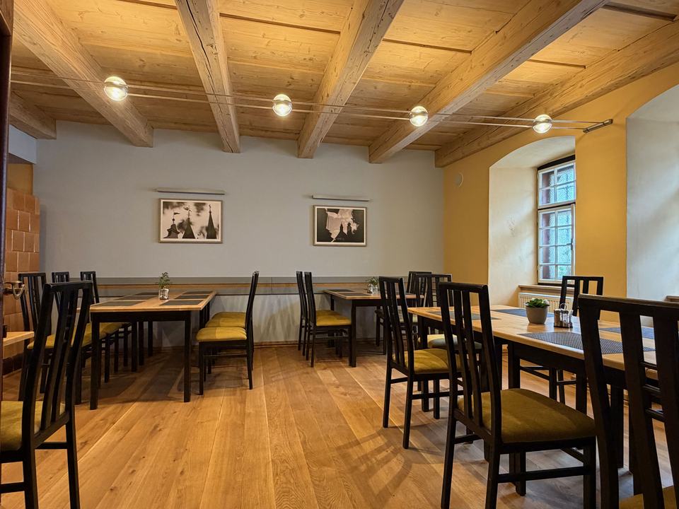 Tische im Restaurant